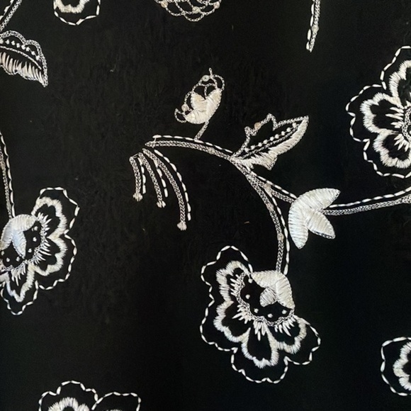 Sarah Spencer 100% Wool Floral Embellished Blach Cardigan Size Medium (M) - Picture 7 of 7